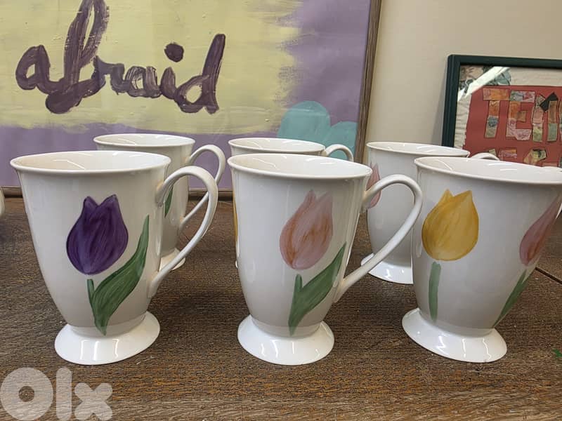 Mugs with tulips design 0