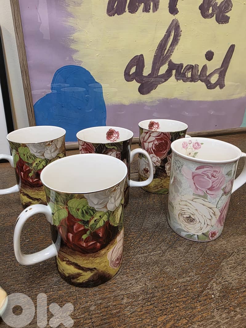 Mugs with floral design 0
