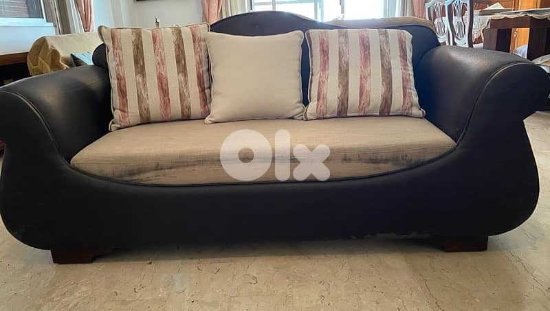 2 Sofas 0