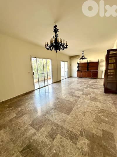 Apartment For Sale in Mazraat Yachouh-شقة للبيع في مزرعة يشوع