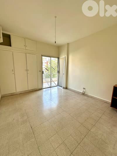 Apartment For Sale in Mazraat Yachouh-شقة للبيع في مزرعة يشوع