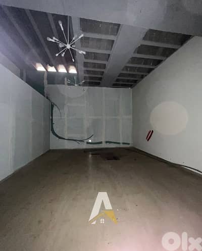 220 SQM Shop In Mansourieh