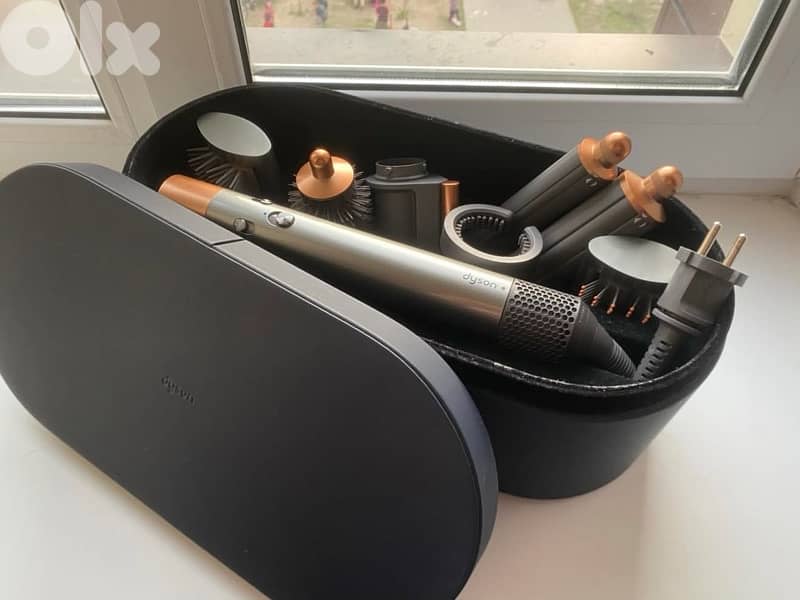 Dyson airwrap 0