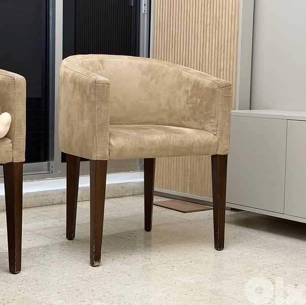 Set of 4 Beige Armchairs – Very Good Condition 1