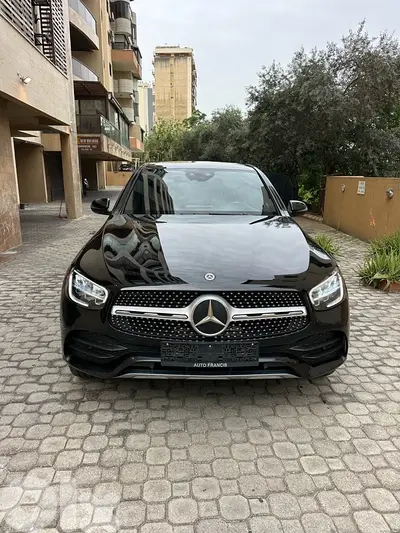 Mercedes GLC 300 coupe AMG-line 4matic 2020 black-clean carfax