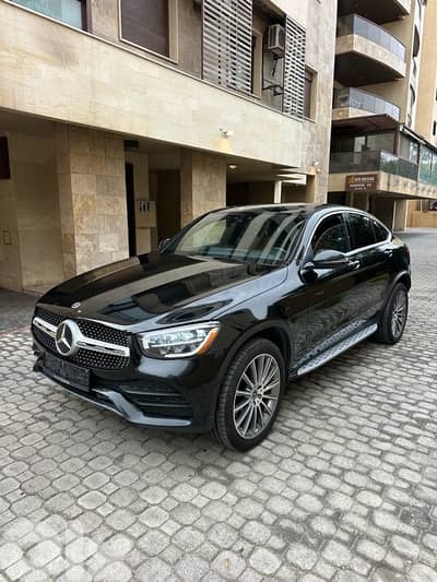 Mercedes GLC 300 coupe AMG-line 4matic 2020 black-clean carfax