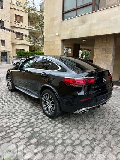 Mercedes GLC 300 coupe AMG-line 4matic 2020 black-clean carfax