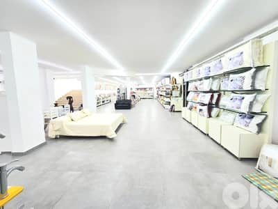RAO26-5093 Showroom 1000m2 for rent in Hazmieh, $ 6,250 cash RAO26-5093 Showroom 1000m2 for rent in Hazmieh, $ 6,250 cash