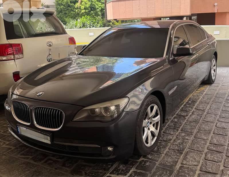 BMW 7-Series 2011 0