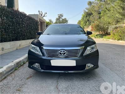 Toyota Camry (company source)(super clean)