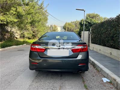 Toyota Camry (company source)(super clean)