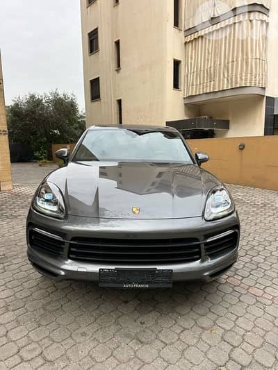 Porsche Cayenne 2019 gray on black (clean carfax)