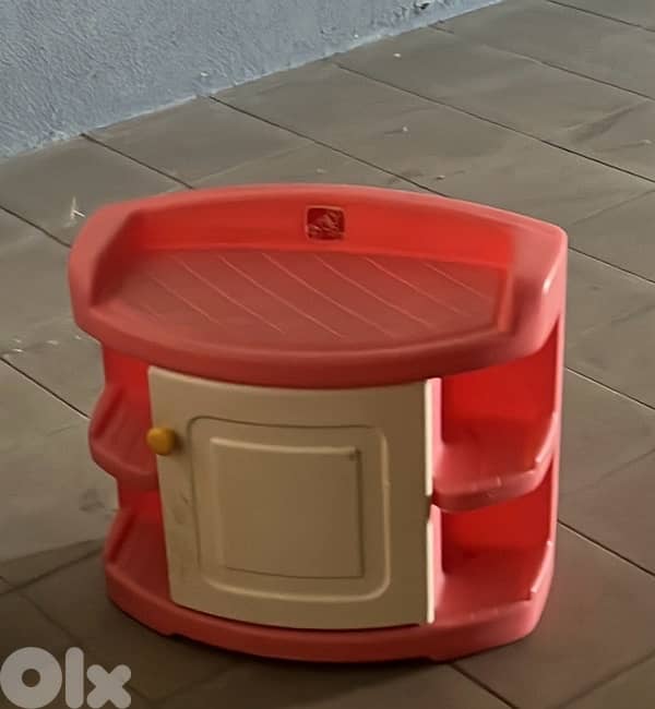 Doll cabinet and commode. 0