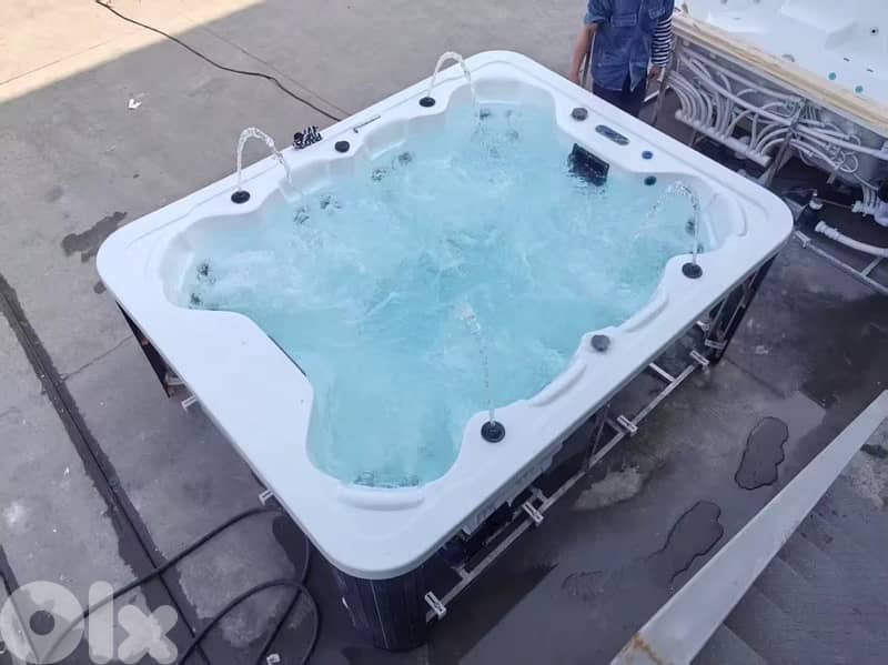 Outdoor jacuzzi 0