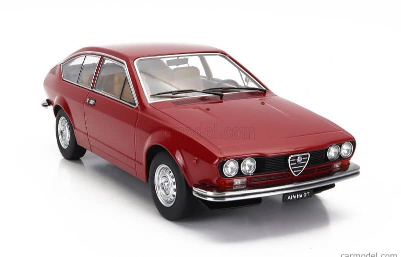 Alfa Romeo Alfetta GT 1600 diecast car model 1;18 3