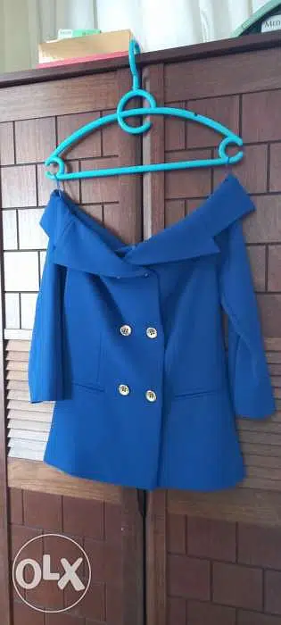 Tenax Off-shoulder Blazer
