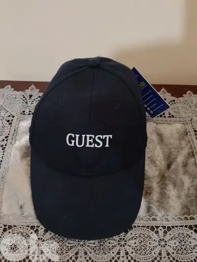 طاقية رجالي للبيع عدد 3 ماركة GUESS بعدون جديد سعر واحدي 5$