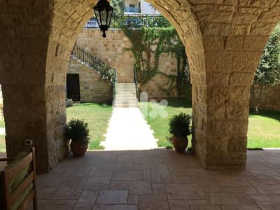 فيلا للبيع في سوق الغرب عاليه