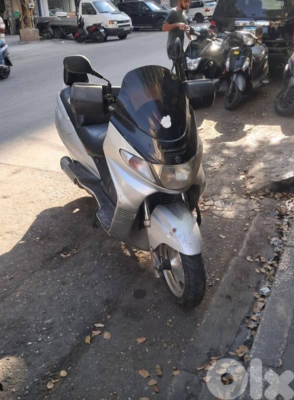 Suzuki sky wave 250cc 3