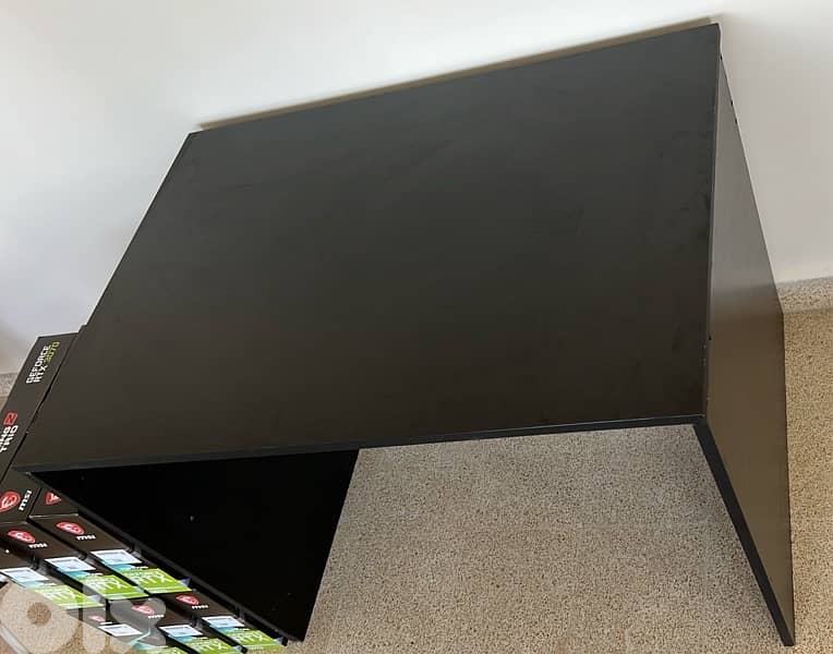Office / Gaming Desk table in good condition 0