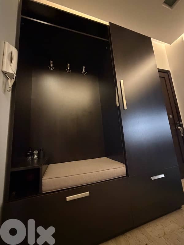 Bench Closet 0