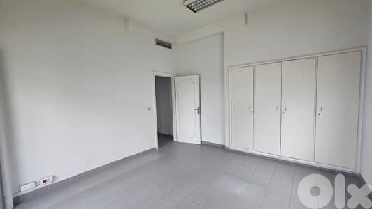 AH-HKL-558 Spacious Office 400 m² for Rent in Sin El Fil