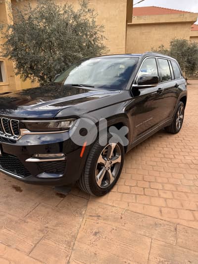 Jeep Grand Cherokee Limited 2023 |  Company Source | 14,000 KM