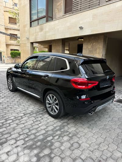 BMW X3 x-drive Sport Package 2018 black  (clean carfax-68000 miles)