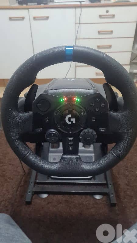 Logitech G923 racing wheel+ stand 4