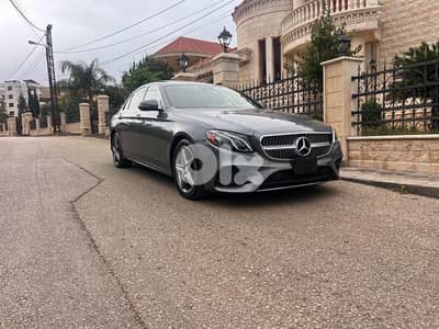 Mercedes-Benz E-Class 2017, look AMG, super clean, full option.