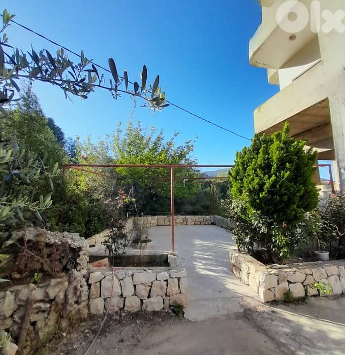 Building for Sale in Zaaytreh, Keserwan 0
