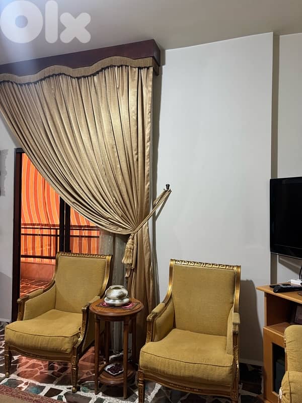 full salon without the accesoir inside the mirror ana the decoration 1