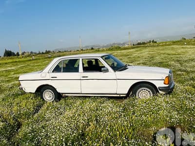 مرسيدس بنز  200 سريس 1977