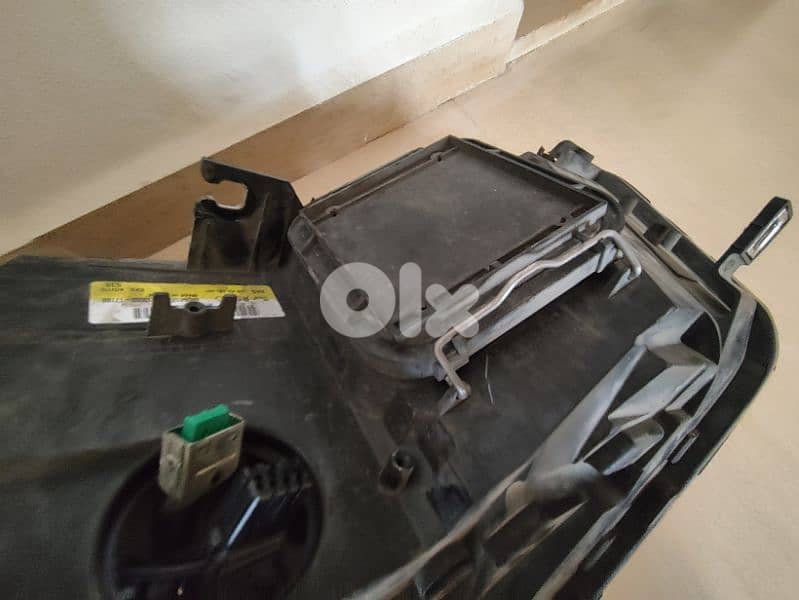 Audi Q5 right side (passenger side headlight) 3