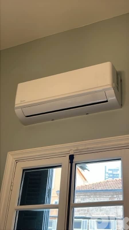 AC Midea 12000 BTU like new used a few times 2