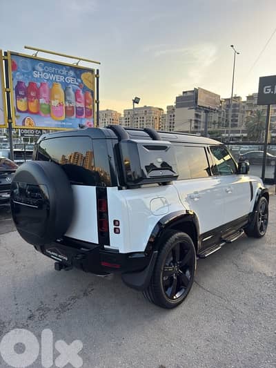 Land Rover Defender 2024