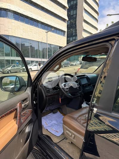 Toyota Land Cruiser VXR 2010 V8 Full Option