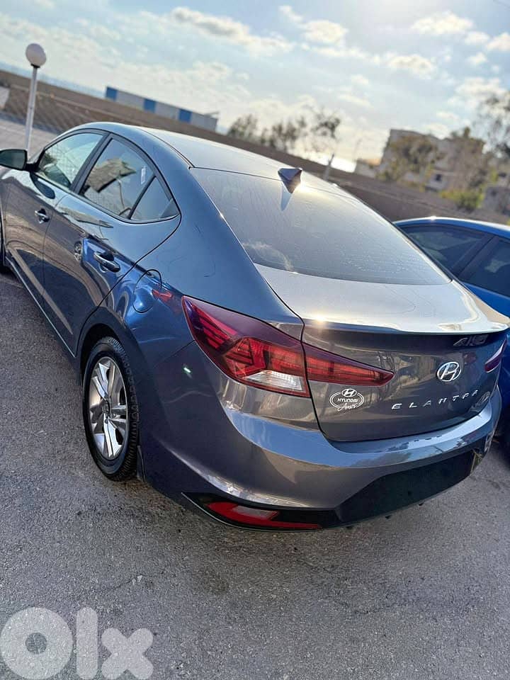 Hyundai Elantra 2019 0