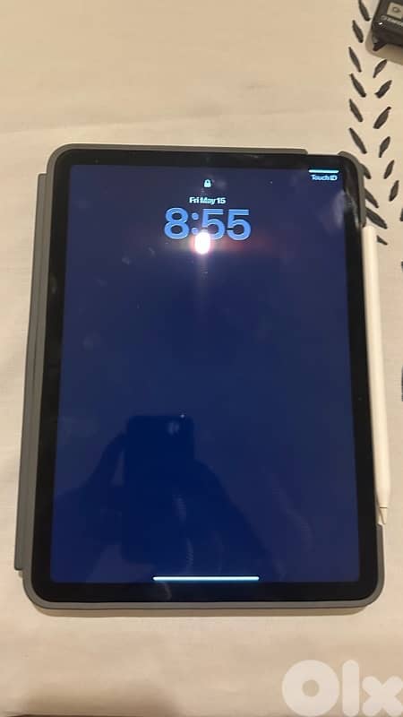 Apple iPad Air 4 256GB with Accessories 0