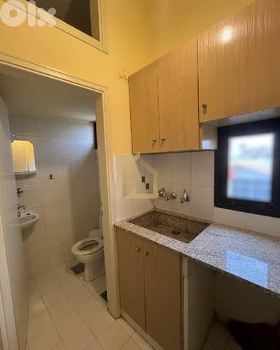 Office for rent in Adonis EH6 مكتب للإيجار  في أدونيس