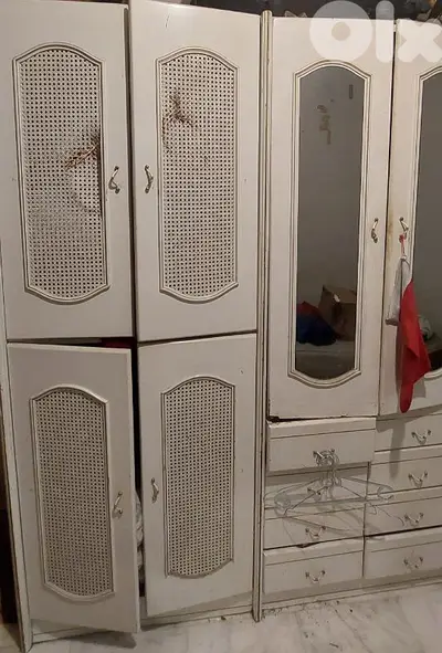 خزانة مستعملة للبيع