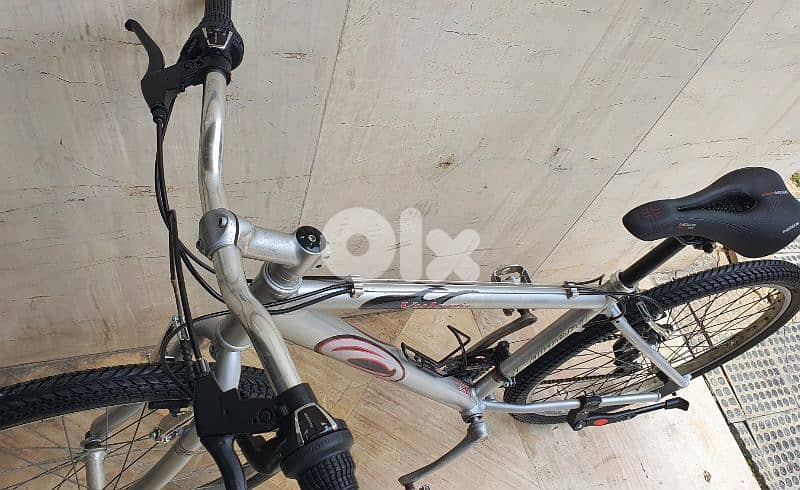 Carrera bike full light Aluminium 21 speed shimano 1