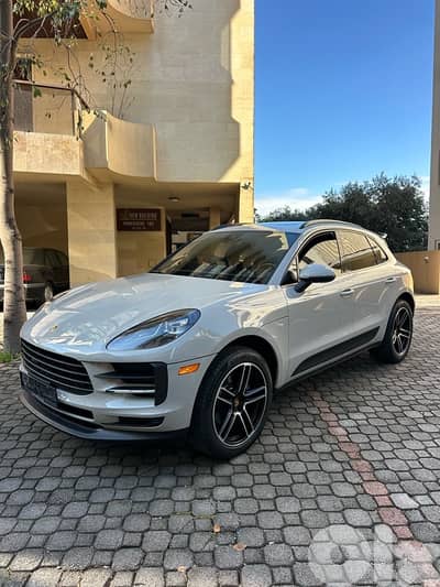 Porsche Macan 2019 Solid Gray on black (clean carfax-48000 miles)