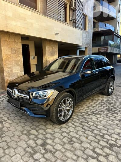 Mercedes GLC 300 AMG-line 4matic 2020 black on black&red clean carfax