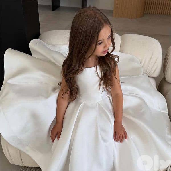 2 white dresses 1-2 years old (twins) 0