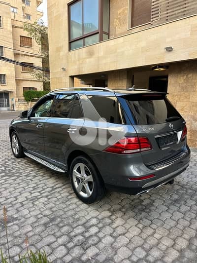 Mercedes GLE 350 4matic 2018 gray on black (clean carfax)