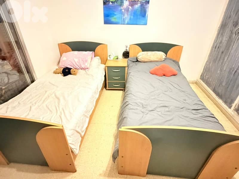bedroom good condition with mattress for 150$ 0