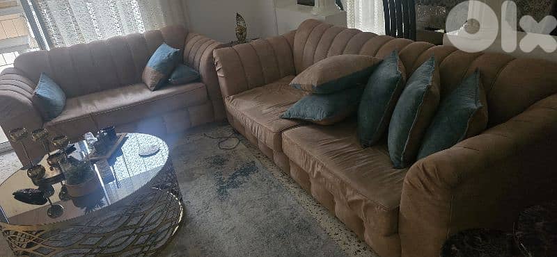 used living room 0