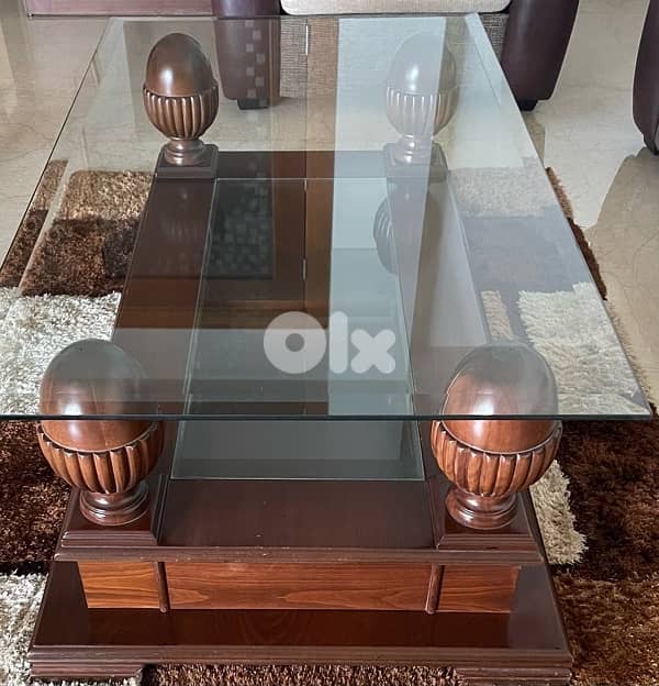 table like new for saloon or living room 0