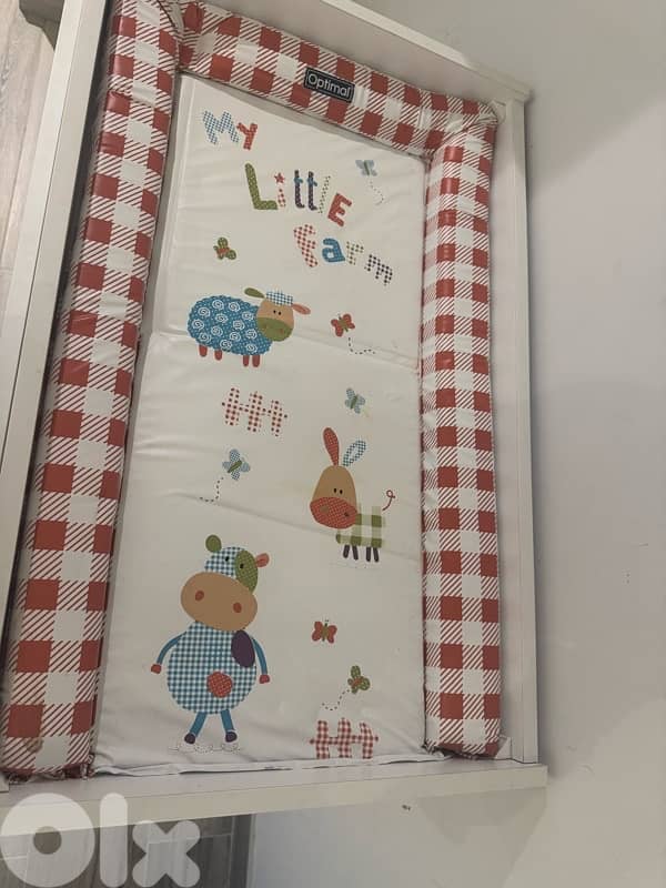 Baby wooden crib and cabinet 2